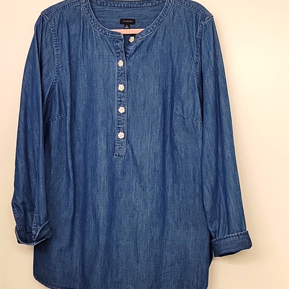 Denim pullover tunic shirt embellished with pretty rhinestone buttons. XL.